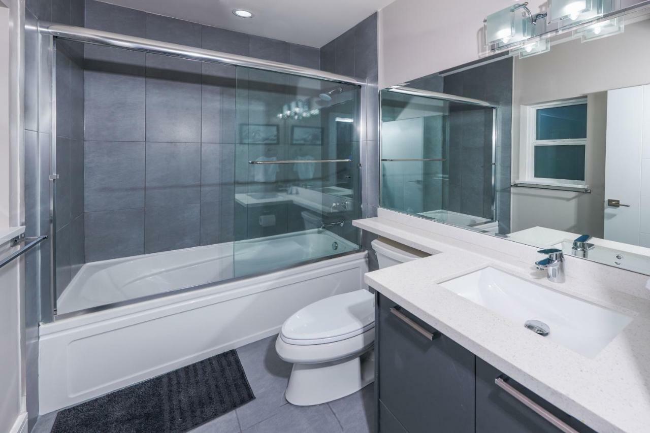 The Chateau Burnaby Luaran gambar