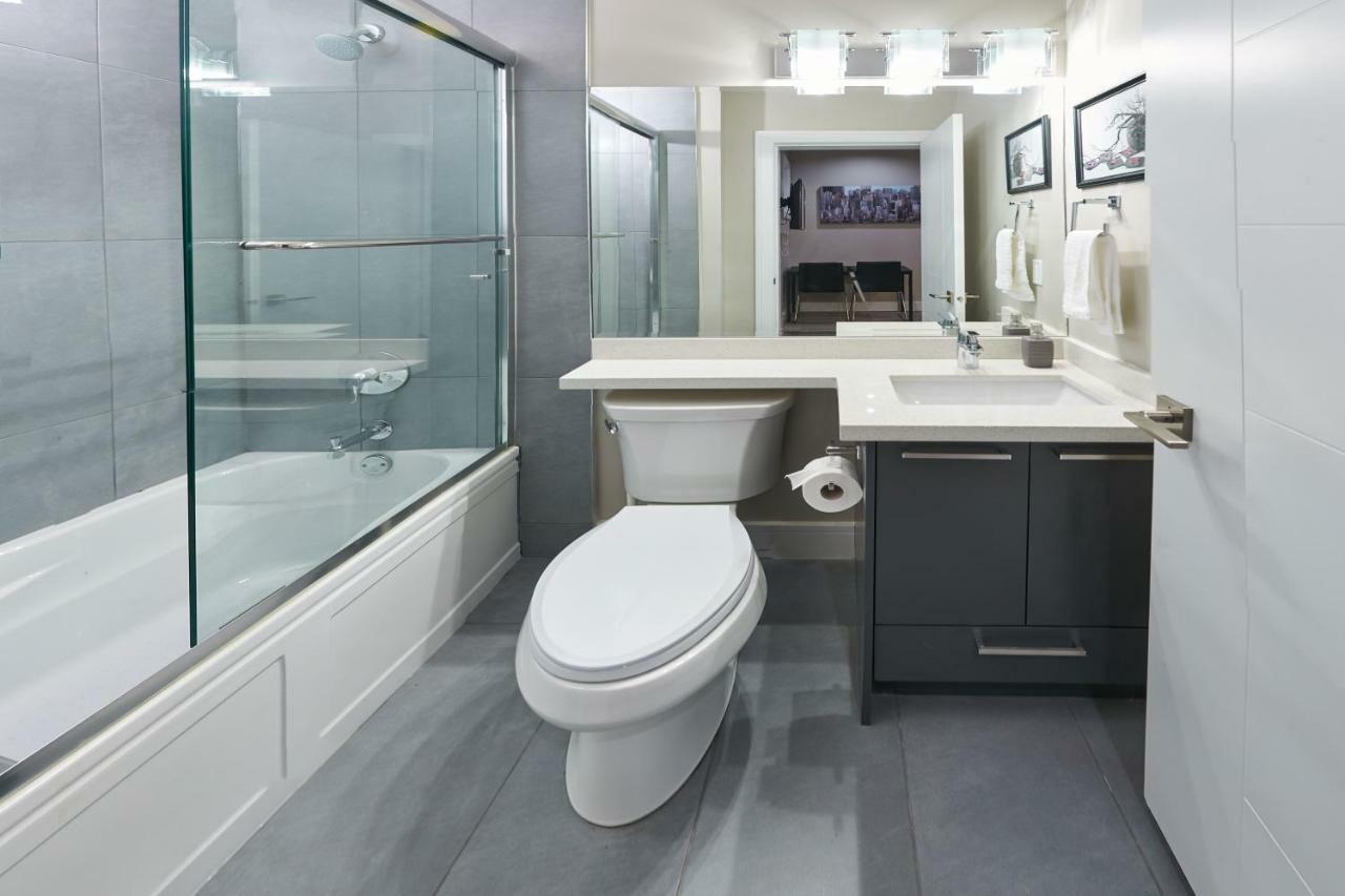 The Chateau Burnaby Luaran gambar