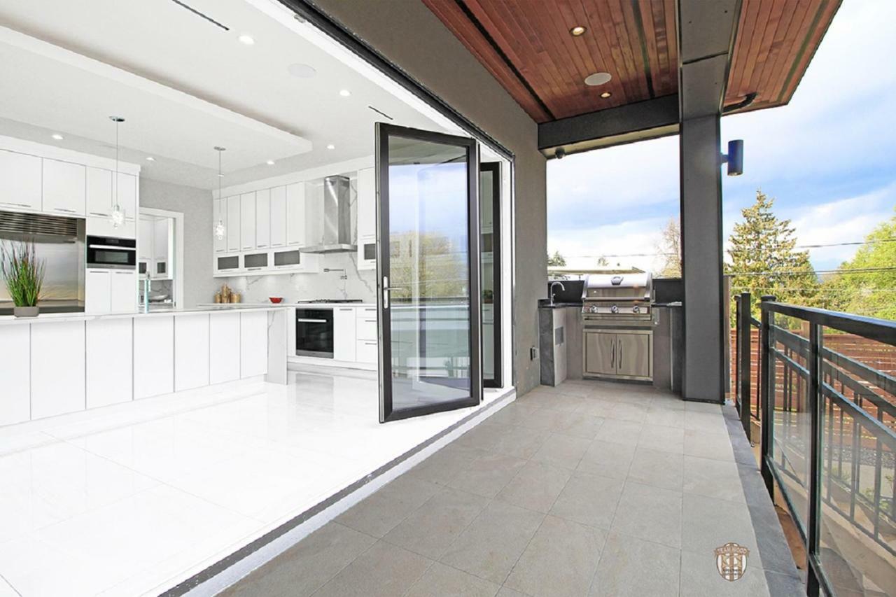 The Chateau Burnaby Luaran gambar