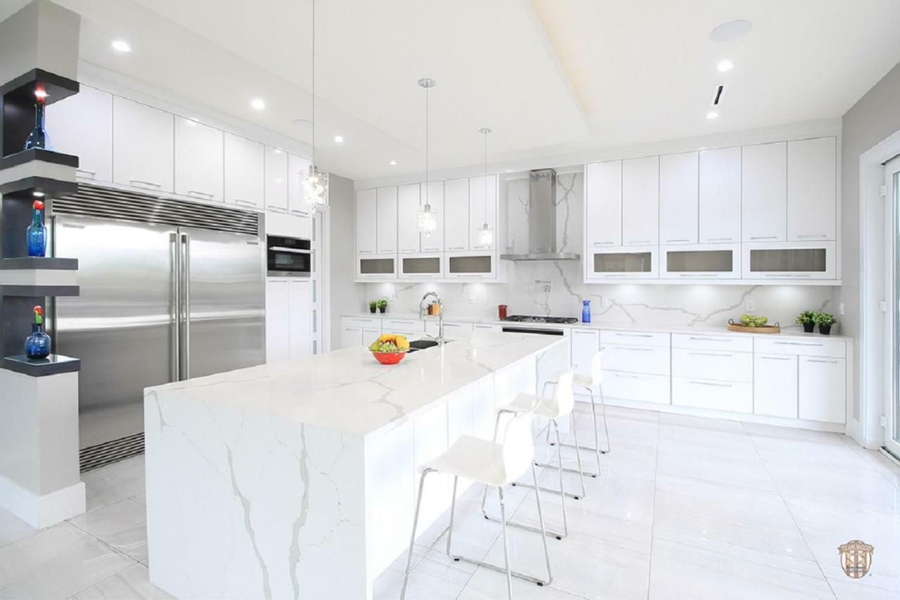 The Chateau Burnaby Luaran gambar